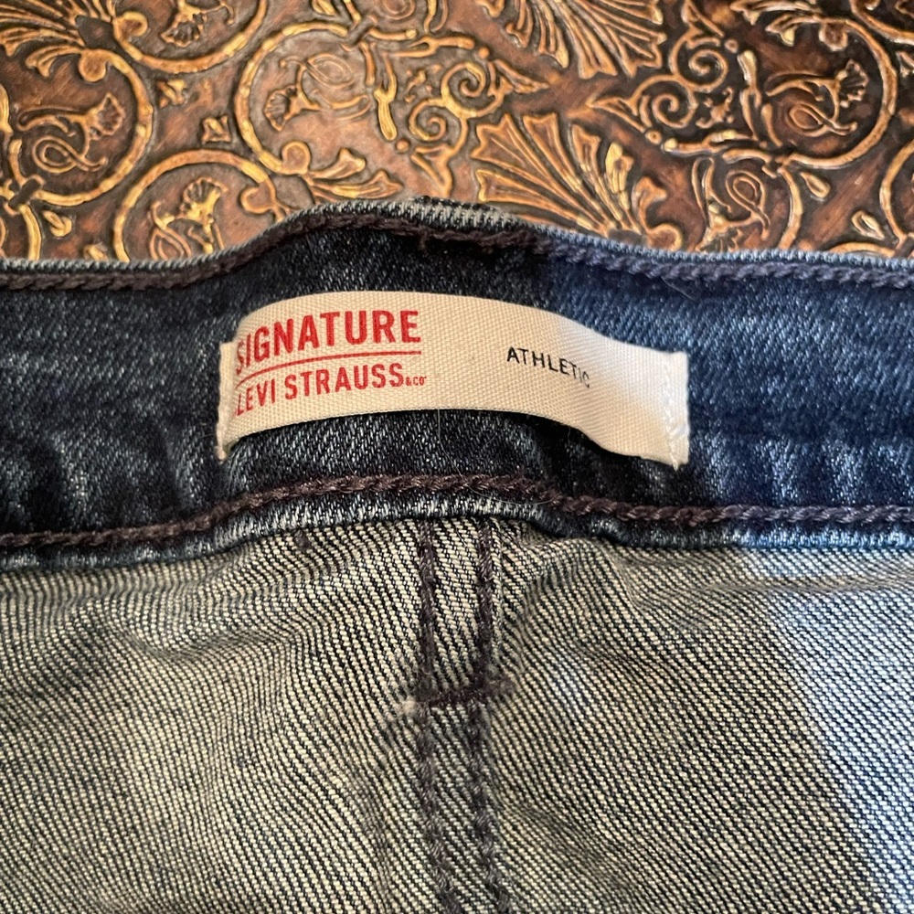 Levi’s - Picture 2 of 4